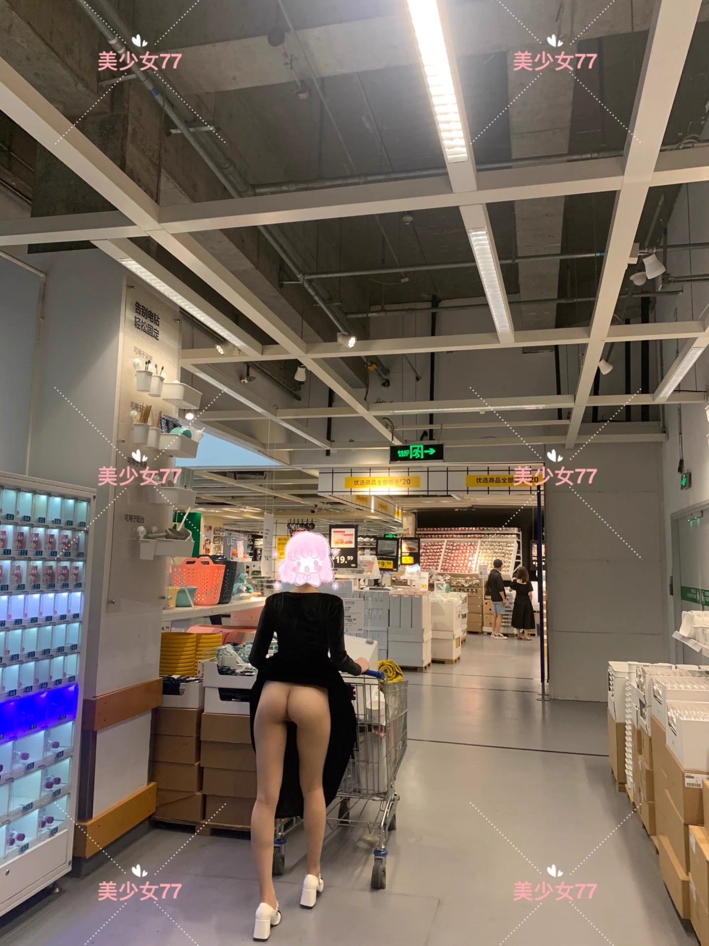 逛着逛着就喜欢把裙子撩起来露出了~ https://t.co/nqucQ3j4Lr
