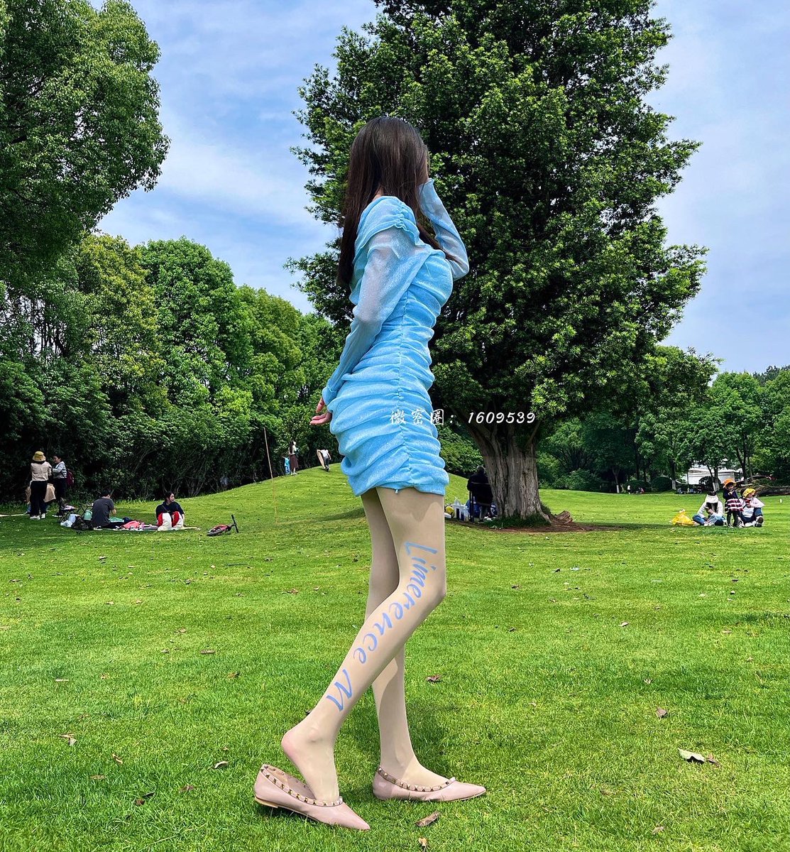 最喜欢的草地丝袜系列来了～
muse：@AmybabyAngel 
丝袜：  @limerencem https://t.co/z27zEprD8W