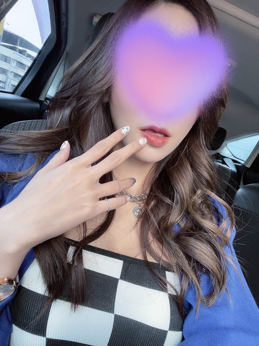 你說你喜歡花
我就為你種花
你說你喜歡她
我就幫你把她埋在樹下

陽光明媚嗎～💋 https://t.co/T6E2f2Kzq2