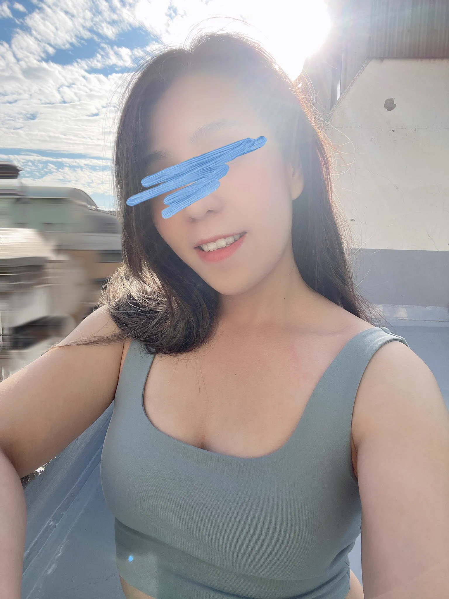 原本是打算把鼻子以上裁掉的但覺得逆光很漂亮還是留著吧 https://t.co/RFNt7ox7Xo