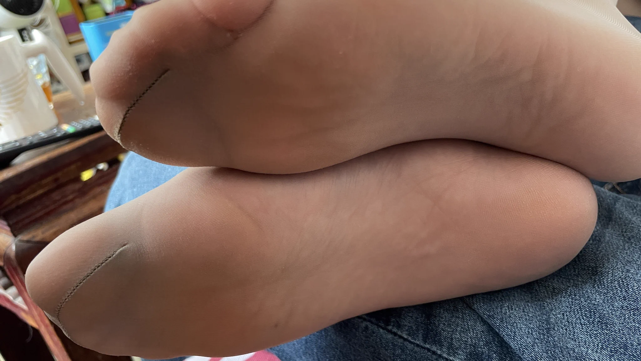 把玩老婆丝袜脚，穿了一天的丝袜味道真好 https://t.co/ybcbDk9eaa