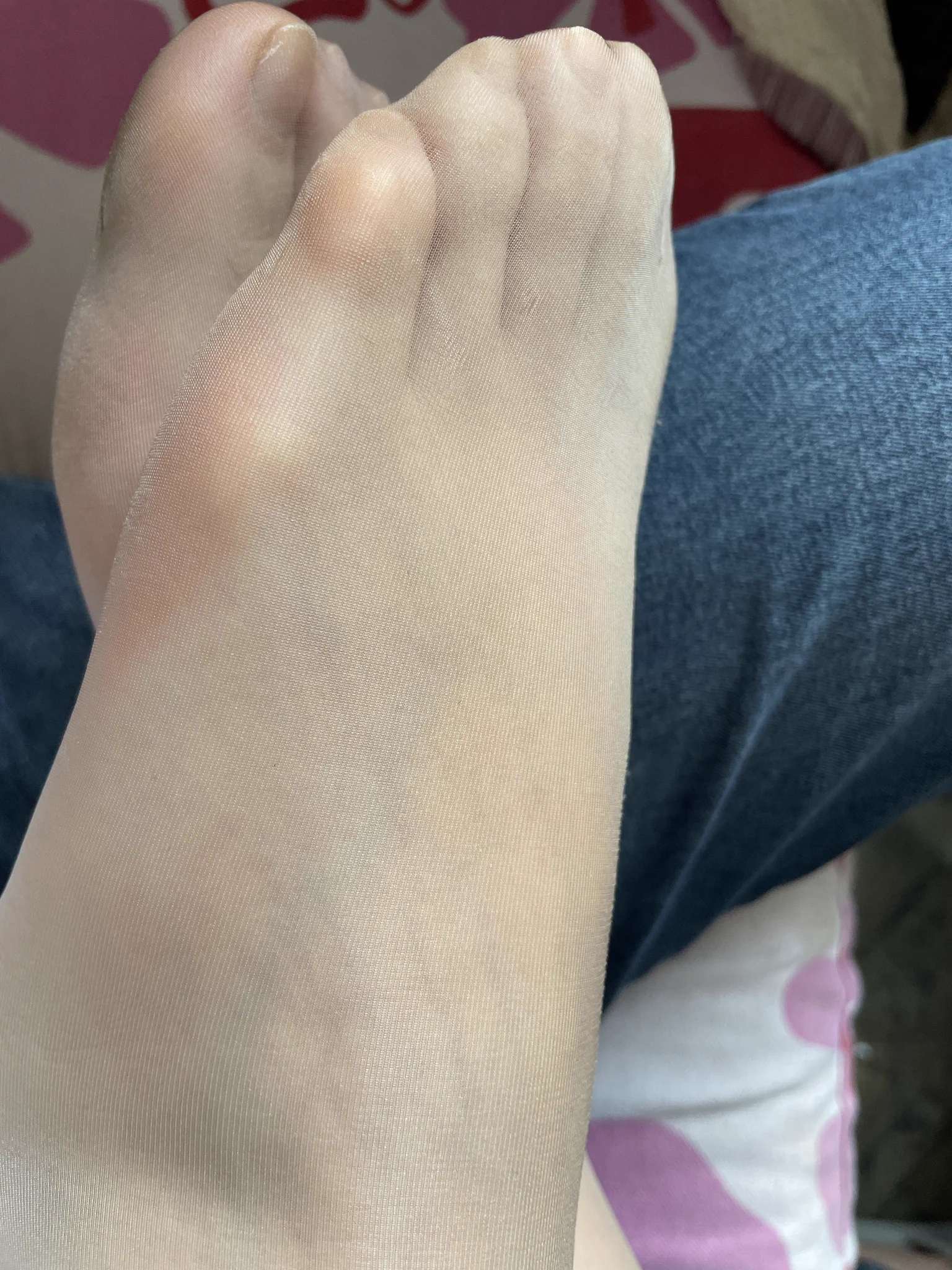 把玩老婆丝袜脚，穿了一天的丝袜味道真好 https://t.co/ybcbDk9eaa
