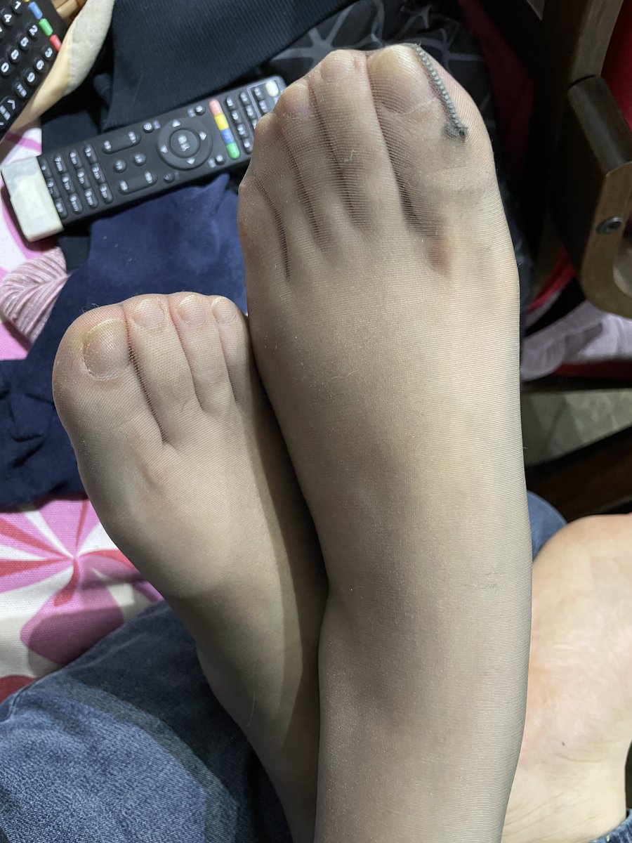 这是我最喜欢的丝袜颜色，丝袜越薄越好 https://t.co/hZE03TW4KQ