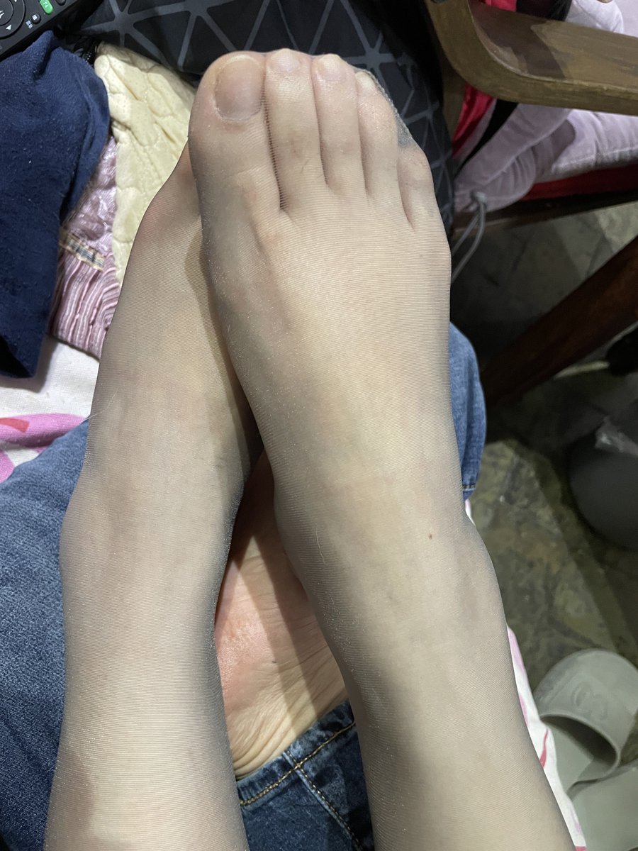 这是我最喜欢的丝袜颜色，丝袜越薄越好 https://t.co/hZE03TW4KQ