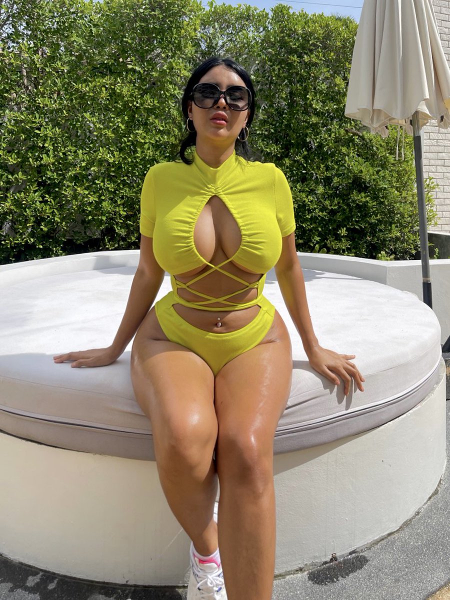 รีบๆถ่าย พอแล้วนะคอนเท้นต์อาบแดด เป็นไข้เลยจ้าาา🤒🥴 https://t.co/uwxIaxCS1I