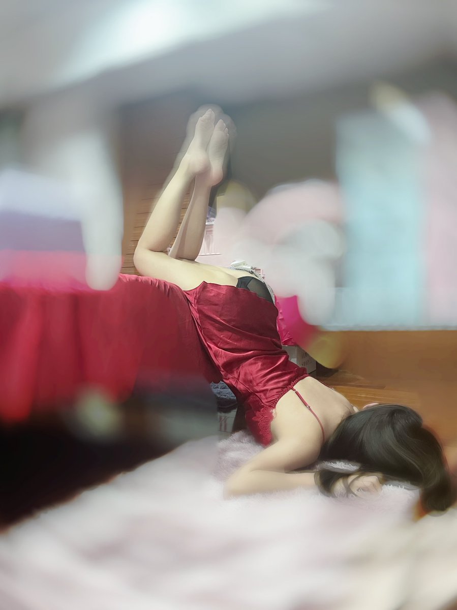 假日不想去運動
就來我床上動一動🤗

腰還是不夠軟🥺

攝影by @krisfxxk_77 https://t.co/B75nB6YEth