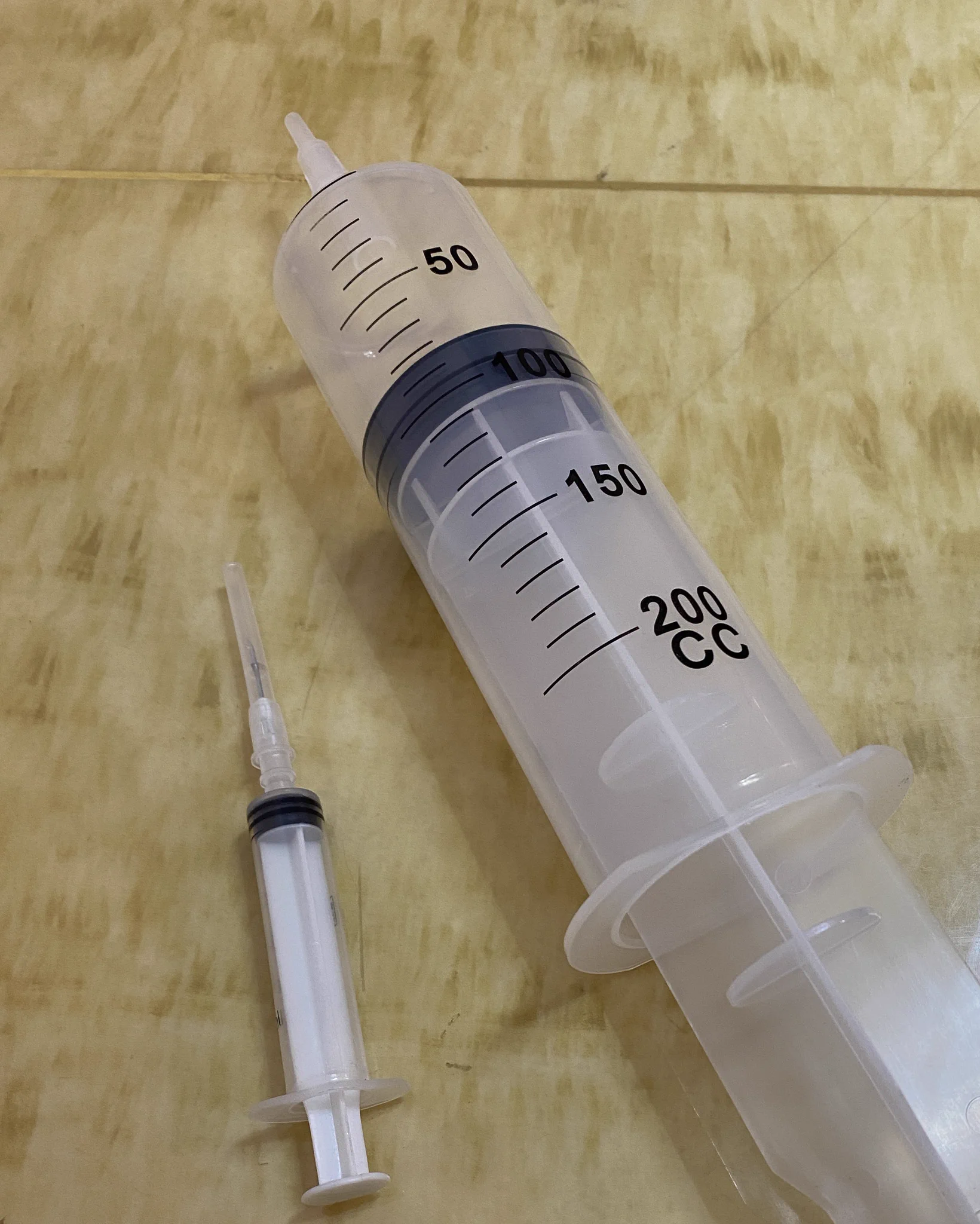 影片有看嗎，其實我還準備了這個大的，但是怕把你們嚇到就沒有用起來😈 https://t.co/AUcJXsLvJq
