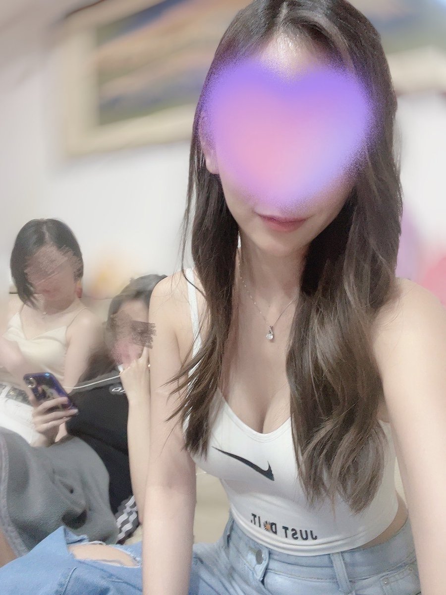 我姐跟糖果媽媽剛剛吃飯排擠我
吃完回家耍廢必須補拍
證明我的存在

@krisfxxk_77 https://t.co/GqBiE27CZN