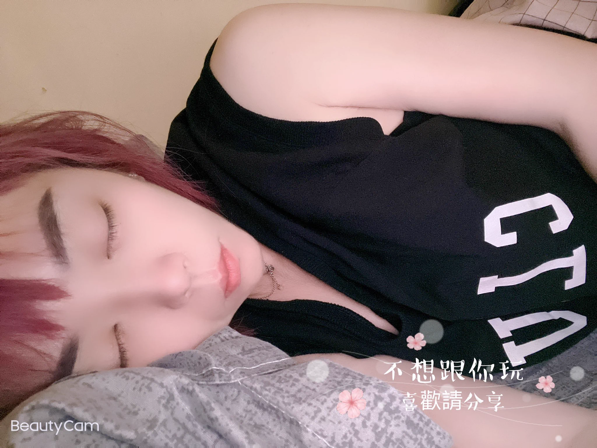 記得前不久的連假，才跟我講他的困難，說他之所以都沒有帶我出去玩去走走，妳來找我都是在家，是因為之前前妻不工作花在她身上負荷不來於是欠銀行貸款每個月都要繳，那發現又不夠還跟你弟借兩萬，所以對不起，我回答沒關係能在一起就好了，於是我留了兩行淚，在分手後兩週內帶小三（牛排旅行通通來）😆 https://t.co/AtJWlOu7ne
