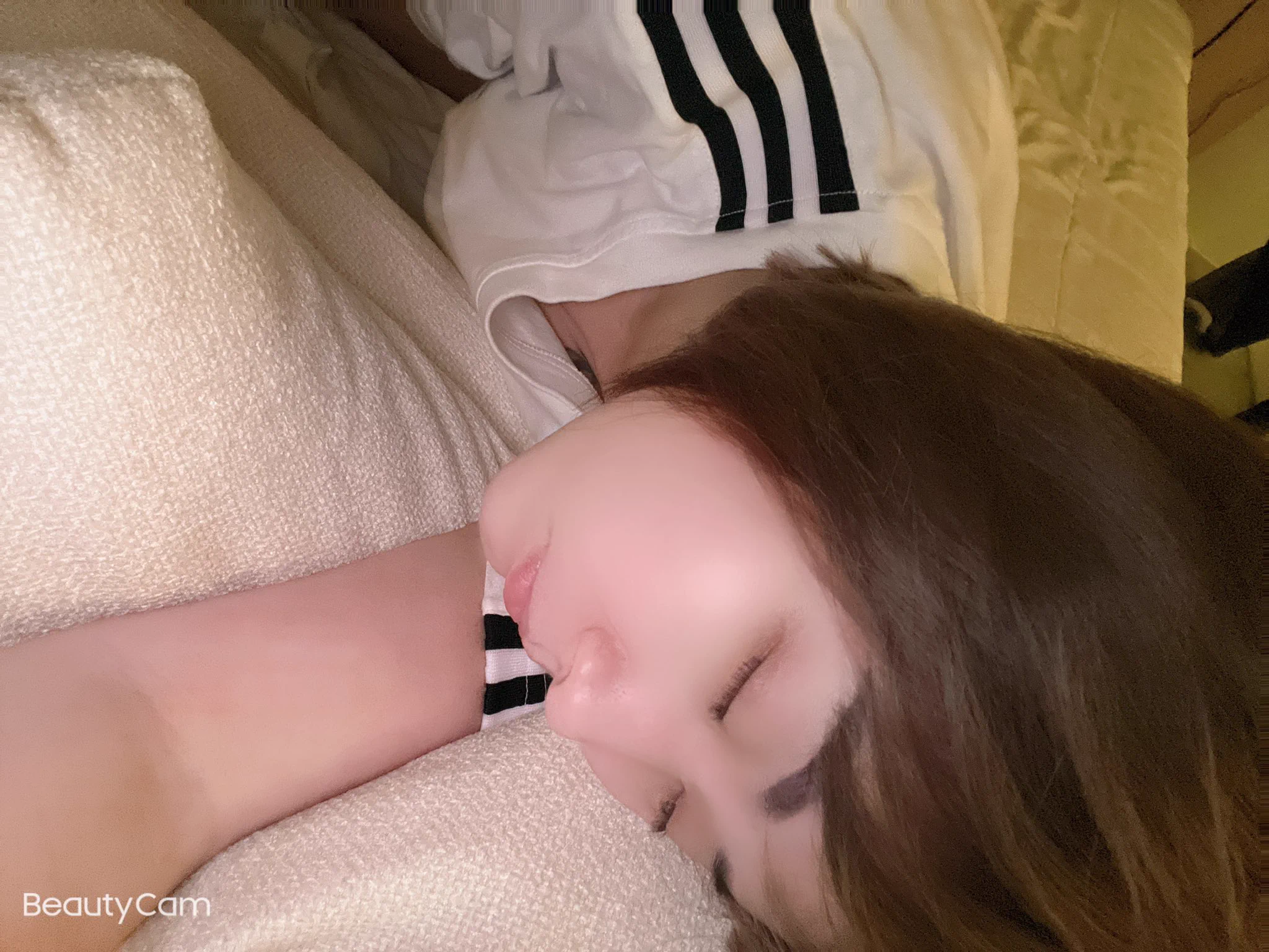 很累但睡不著 快打暈我…. https://t.co/uHEBdO82G5