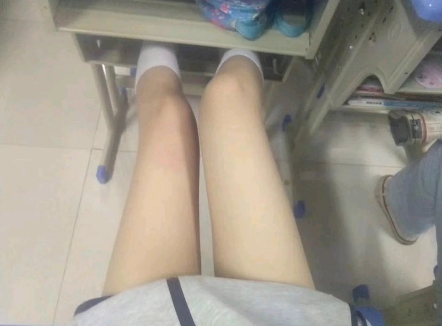 想不想要个小腿精哦 #腿控 https://t.co/uiBcdxNC5b