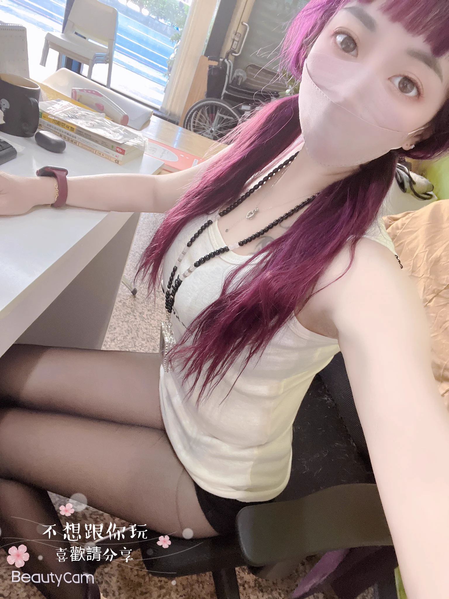 早安 上班囉！你們呢😆 https://t.co/Yp86OIc8MB