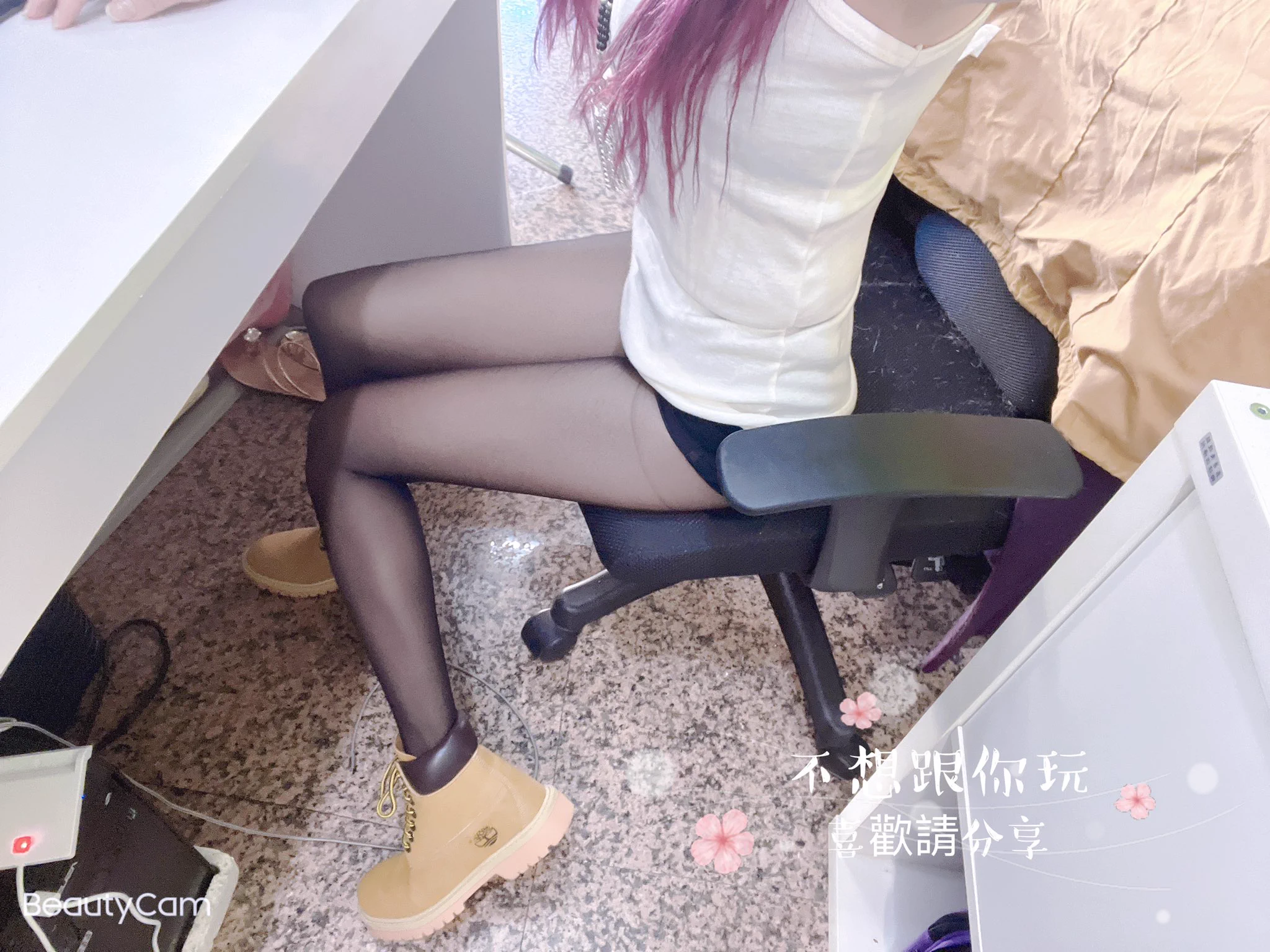 早安 上班囉！你們呢😆 https://t.co/Yp86OIc8MB