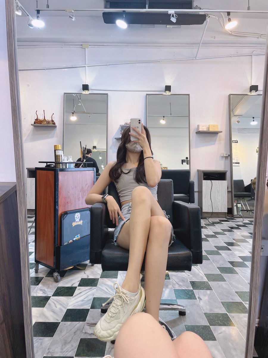 不可能來台南頭髮變仙女

然後素顏吧哈哈哈哈哈哈哈 https://t.co/eCpFEpougT