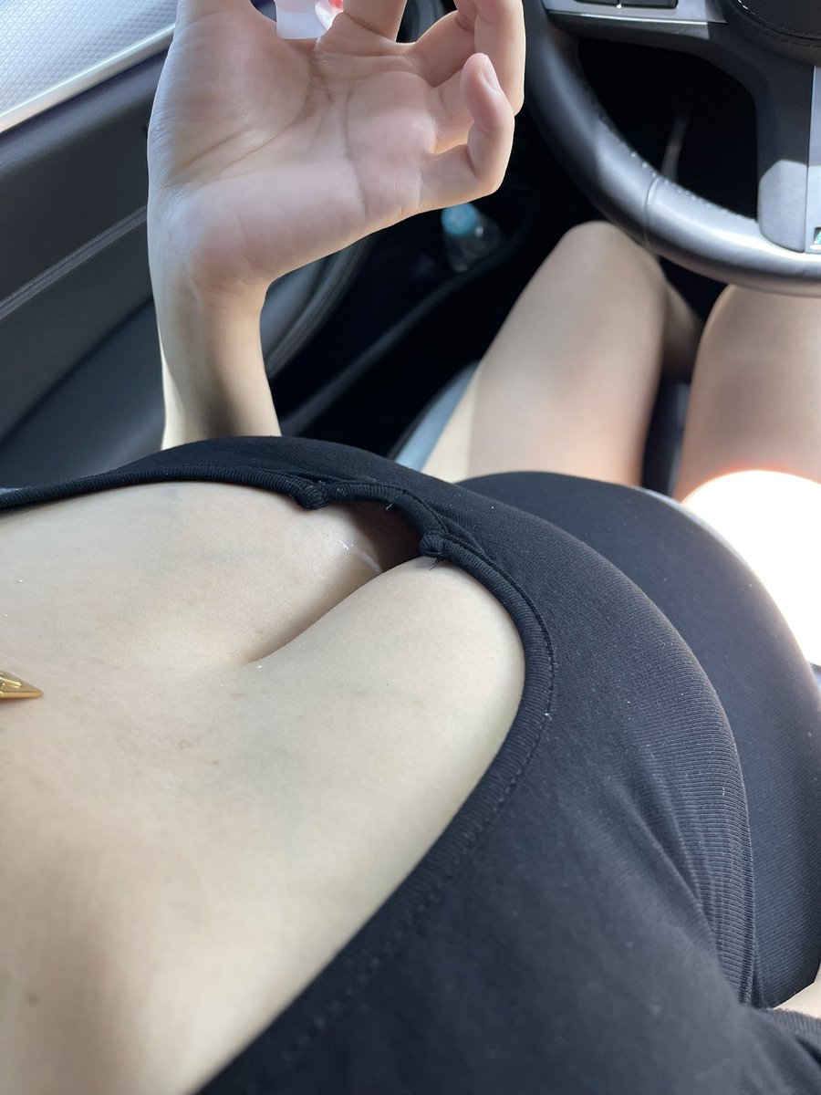 滴下來了⋯怎麼在溝裡面，你們說該如何是好哈哈哈😄 https://t.co/GNsaoKZlu5