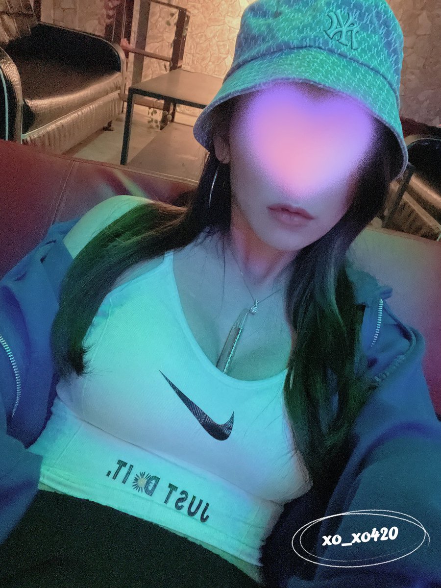 今日份 躲酒的我

我覺得我今天的眼睛畫的很美
但不給你們看～😛

懶得拿著電子菸的最佳放置位子 https://t.co/yXz7dwbhyd