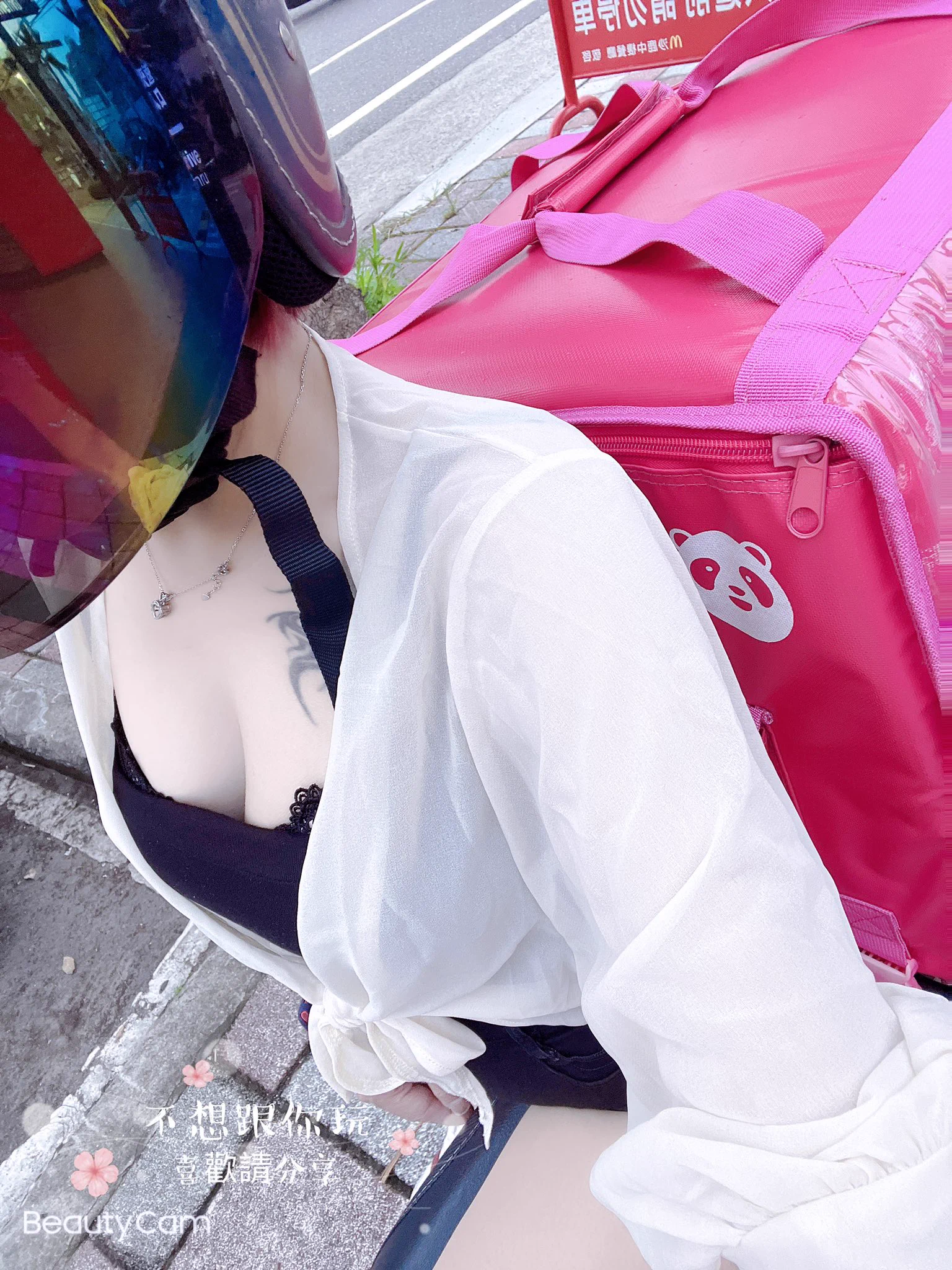 陪送，這樣外送你會給小費嗎？😋 https://t.co/Sa5ZsZkoGd