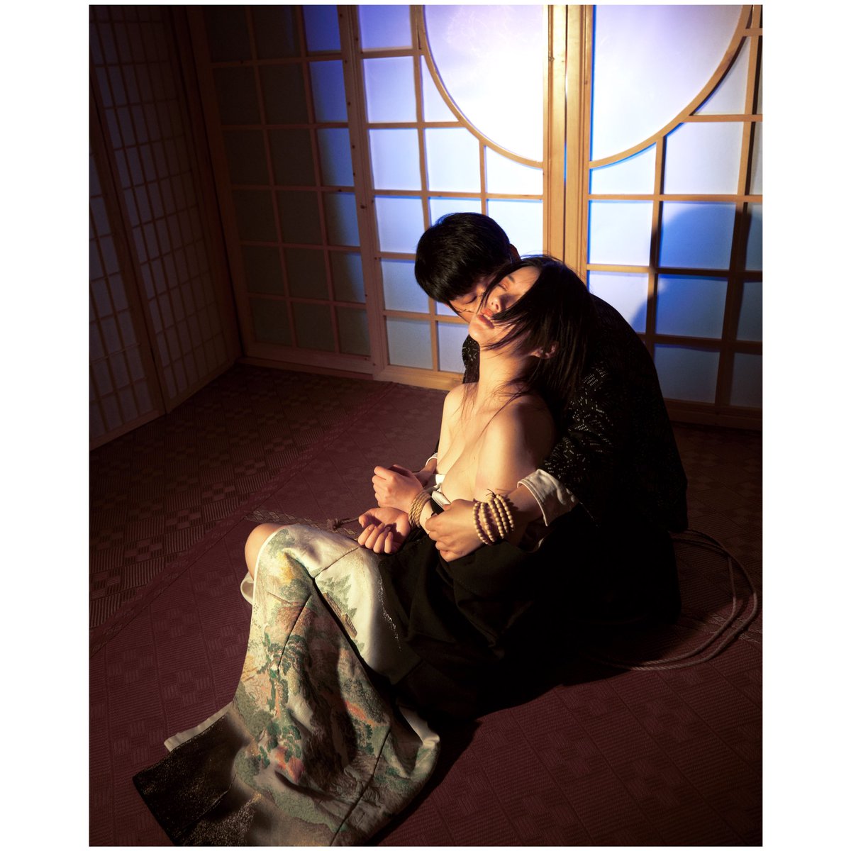 翘翘和尼采
模特@qiaoqiaozi_ 
工具人，场地，缚手@Nietzsche_Cn https://t.co/4DolquVXoq