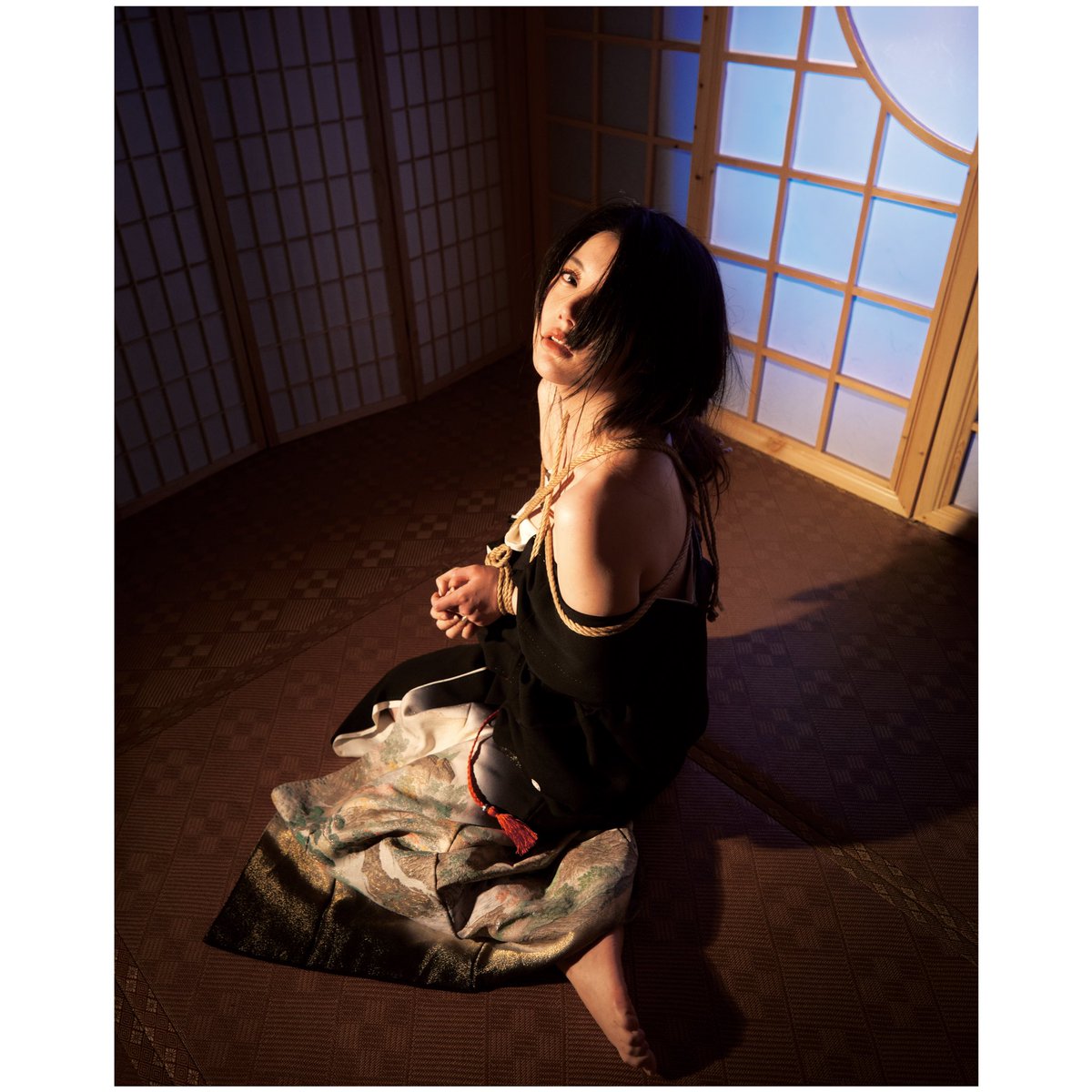 翘翘和尼采
模特@qiaoqiaozi_ 
工具人，场地，缚手@Nietzsche_Cn https://t.co/4DolquVXoq