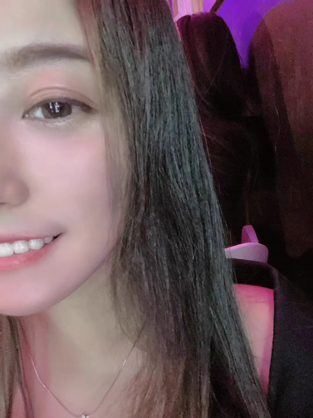 据说露半张脸不算露脸~？ https://t.co/uvxj5Fq8rY