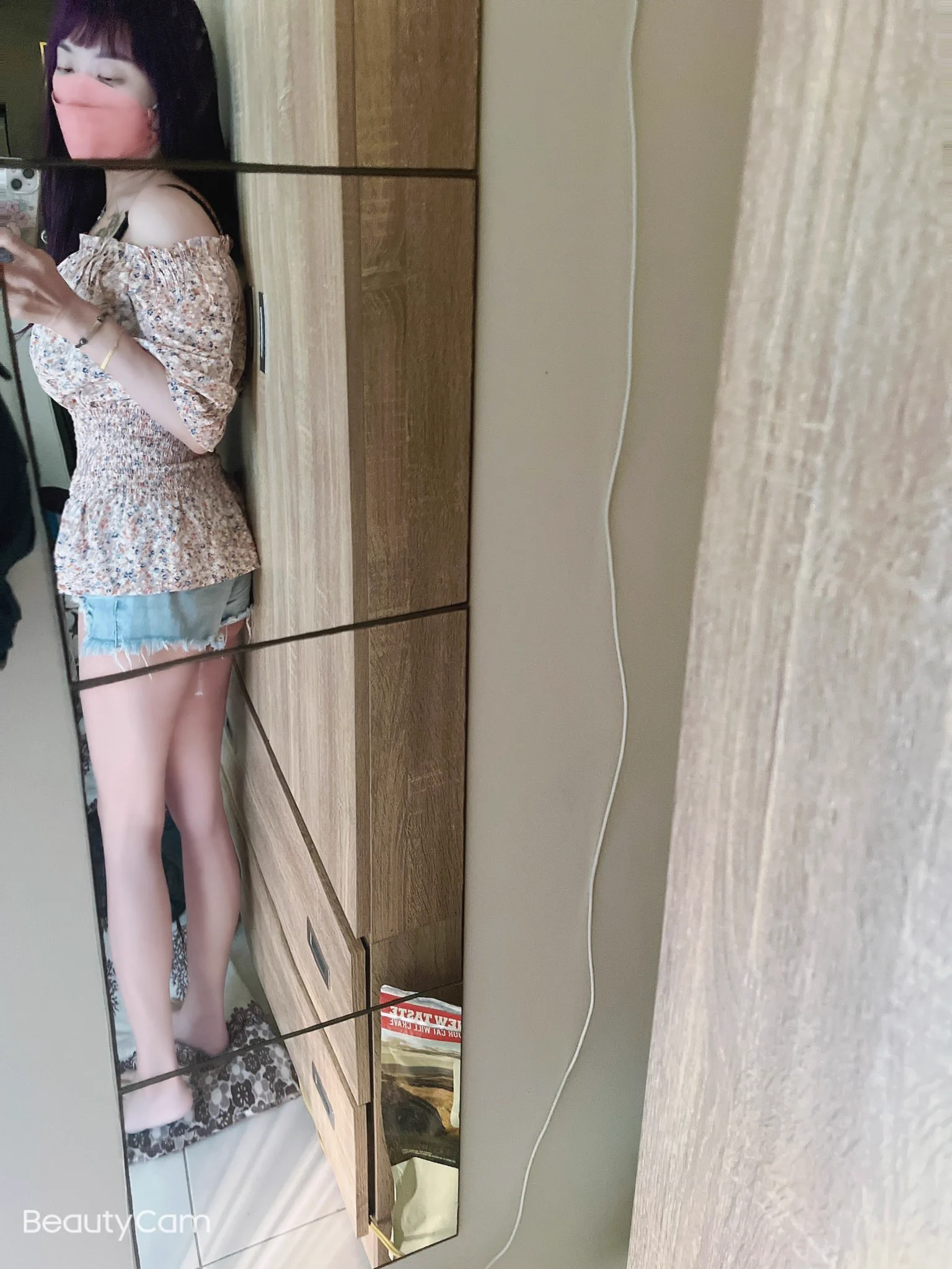 別人家的鏡子總是不會讓我失望 腿好長 https://t.co/kYvOedkc1F