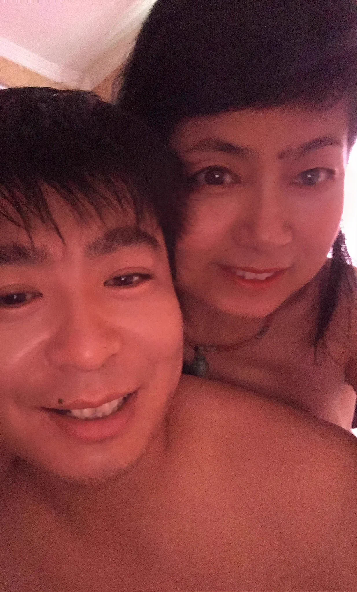 昨晚跟妈妈做了，虽然比我大二十几岁，但是真的好舒服，我爸不懂珍惜 https://t.co/2RrYomwmZv