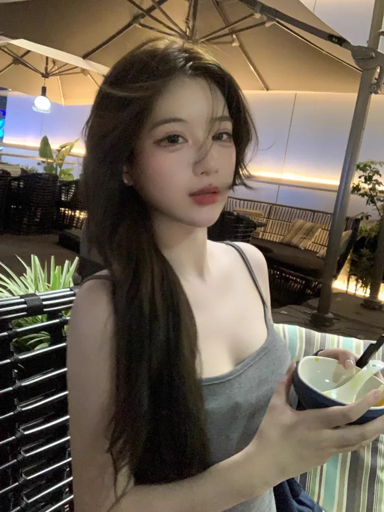你摸摸我的衣服，看看是不是做你女朋友的料子 https://t.co/BEtrp7PZWh