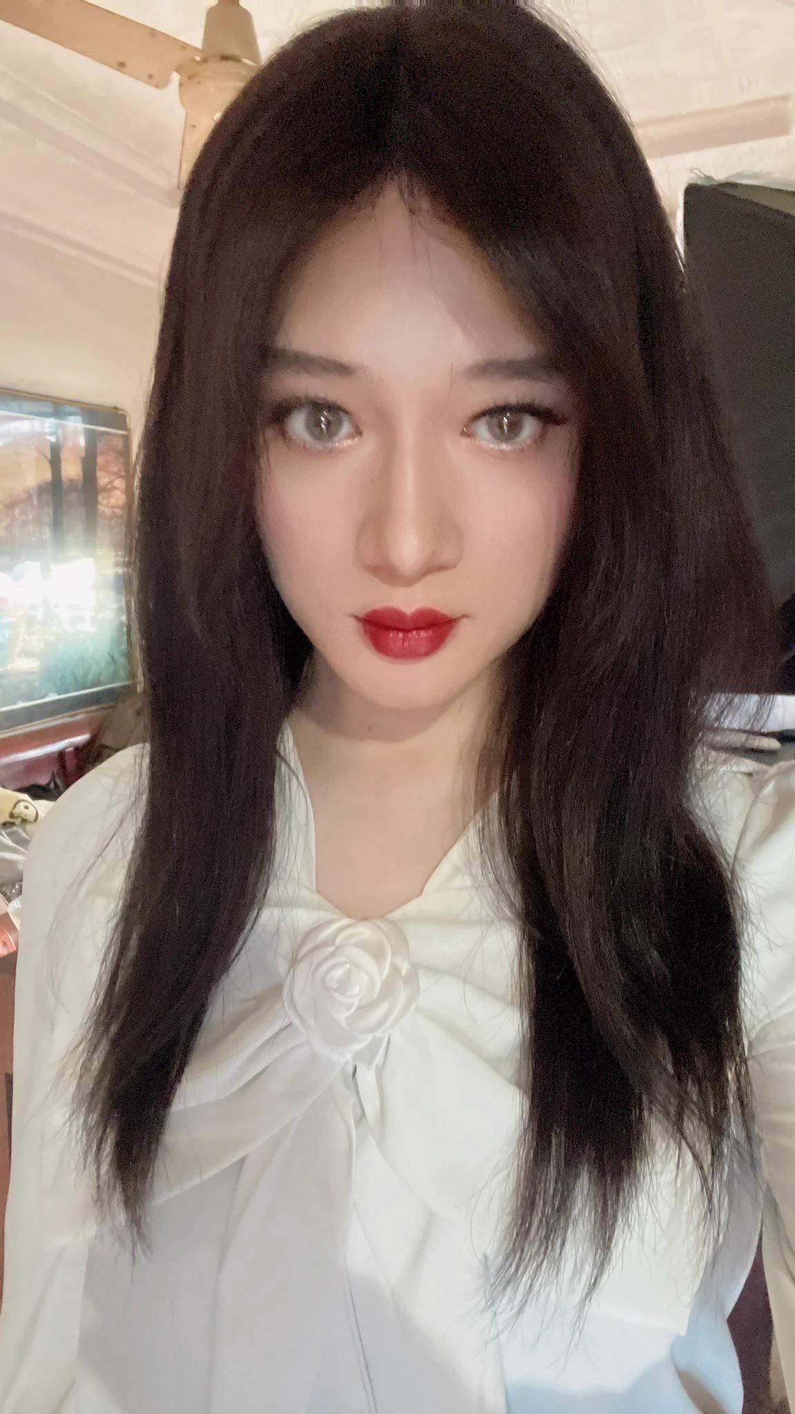 热起来以后，真是什么都不想做，昨天变装完，连走出去的勇气都没有了，夏天对伪娘太不友好了，想穿辣妹一点又容易暴露男性特征，穿多一点又热得不行，真的是太难了，夏天刚来就幻想冬天了，有没有适合夏天出门的打扮呀 https://t.co/9oybr45Ua8