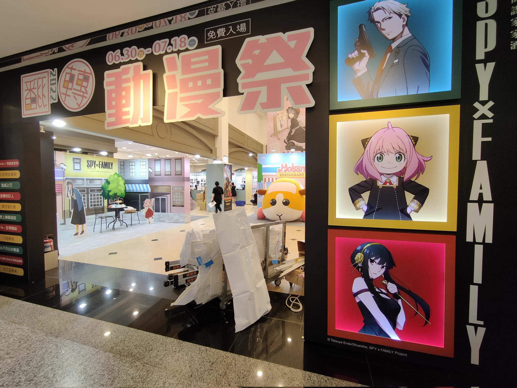 近來百貨公司躲雨發現有展覽😍結果明天才開始😂兵長我來了❤️ https://t.co/9VQ3jMm8PN