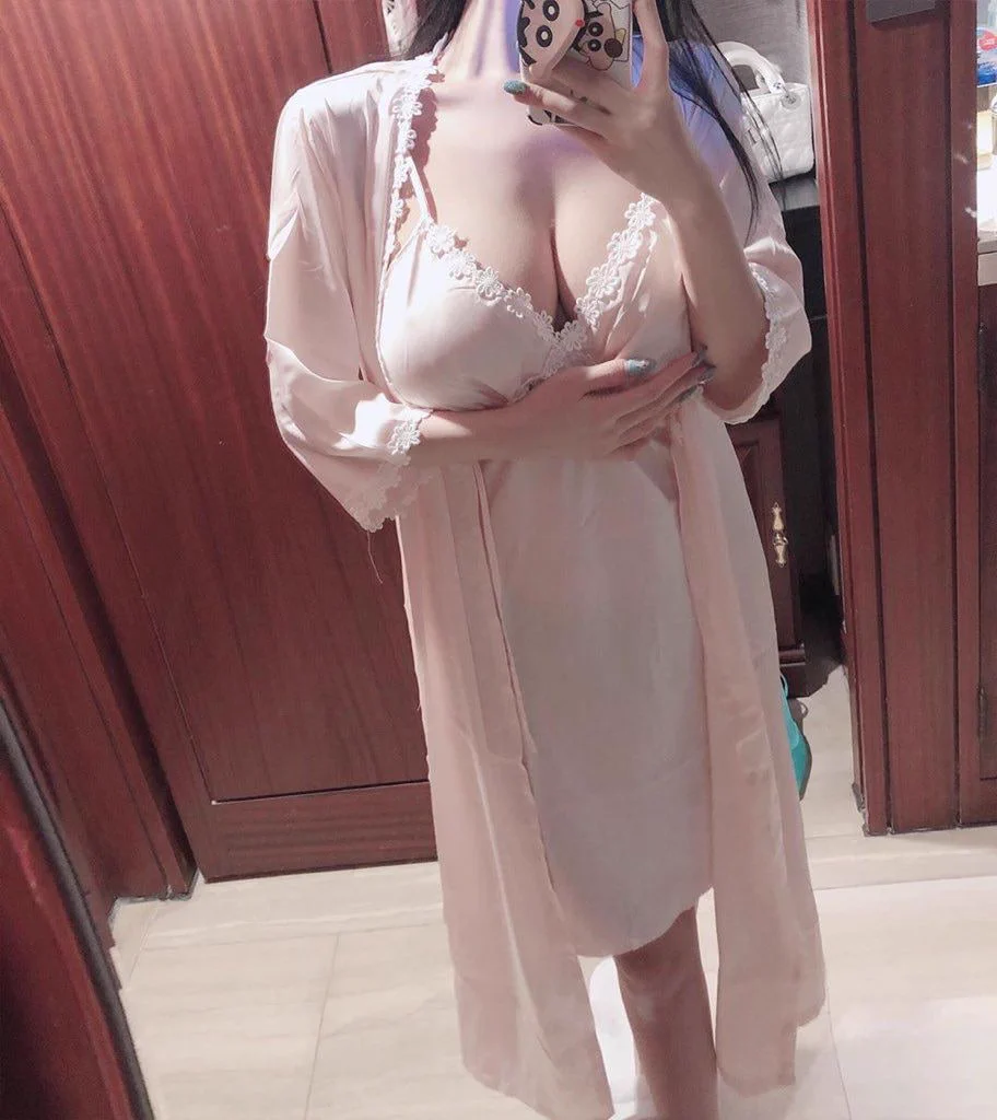 给我投稿的某位女士（对方和我同龄），说她老公评价她身材一般般。我希望大家可以给一个公正的评价，这次评论希望大家尽可能文明委婉一些。 https://t.co/joKFShkAaR