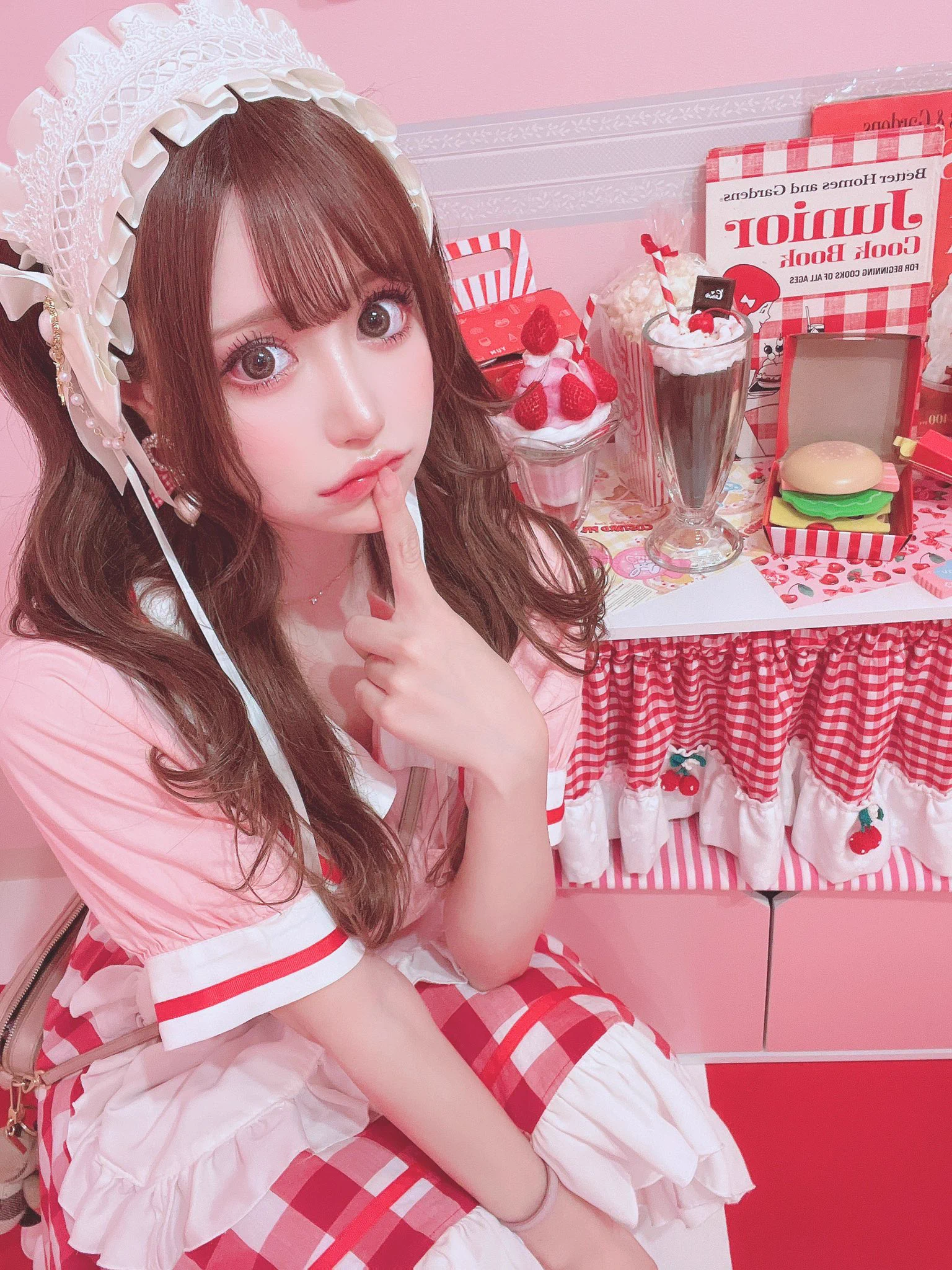 昨日はゲスト出勤ありがとうございました🥺💗みんなに会えて幸せでした🥰🥰moremore（@moremore_81 ）さん制服も店内もめちゃくちゃ可愛くてお給仕してて楽しかった😳💕 https://t.co/uJapTUC23R