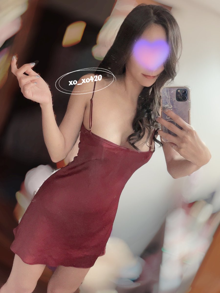 今天起床覺得睡衣怪怪的
怎麼一直露點出來
看到調整肩帶的在前面才發現

原來我穿反邊了(˶‾᷄ ⁻̫ ‾᷅˵) https://t.co/QHJJ5Oc5qk