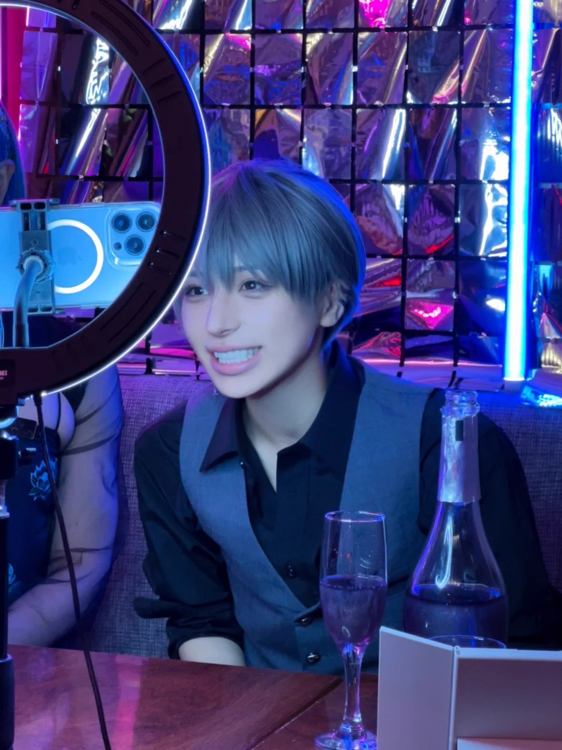 昨日はリモート飲み会ありがとうございました！！楽しすぎた！！！ホストはるでピンドン飲めた~🍾シャンパンやドリンクなどたくさんご注文ありがとうございました！幸せでおなかいっぱい🙌🏻 https://t.co/4nWrcrNa9V
