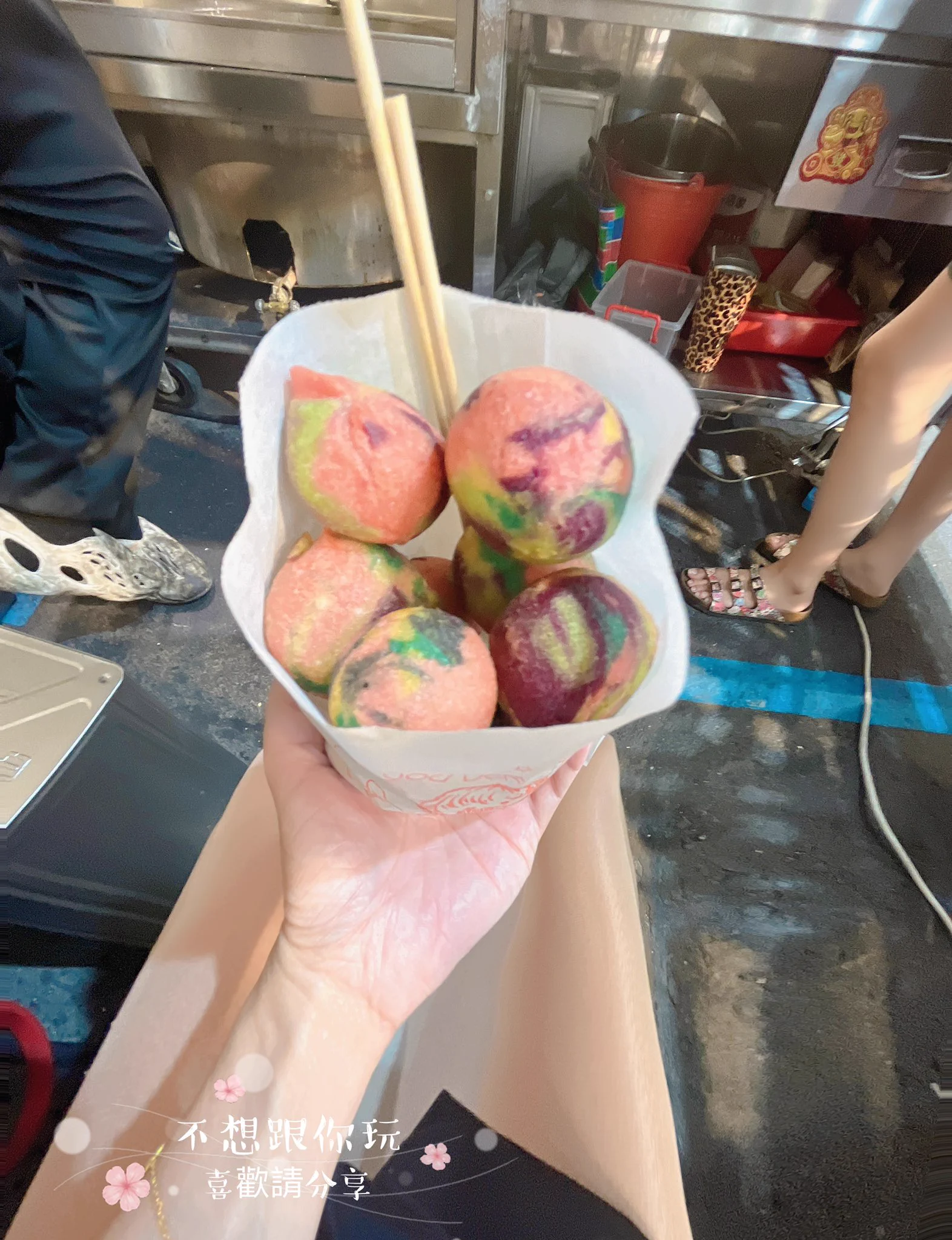 出門散心，朋友開的店在嘉義文化夜市裡賣完為止，每種口味真的都非常好吃😋#特推老闆失戀的滋味😭#第二推英國巧達起司🧀️ https://t.co/evwHMVzvNZ