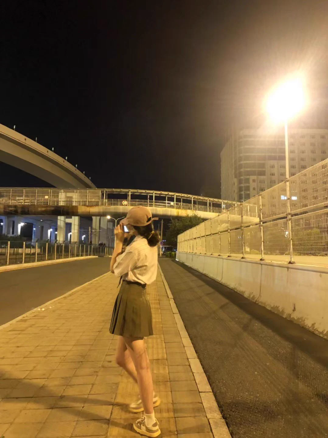 【77小美女】一个已经上班的女孩子。比较社会。看着挺干净一女生，袜子穿的类型不大喜欢非常脏，她时常在朋友圈更新大尺度照片…而且大家现在尽量少上街，由于流行原因。满大街都是这种小白袜穿着。逛一圈硬一圈。 https://t.co/si5l2fNzCO