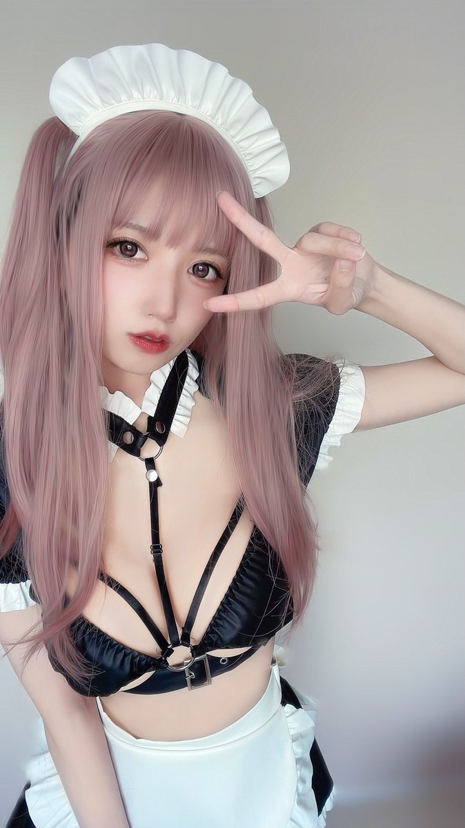 今月もよろしくねご主人様✌🏻🐰 https://t.co/Y4uet9qJqA