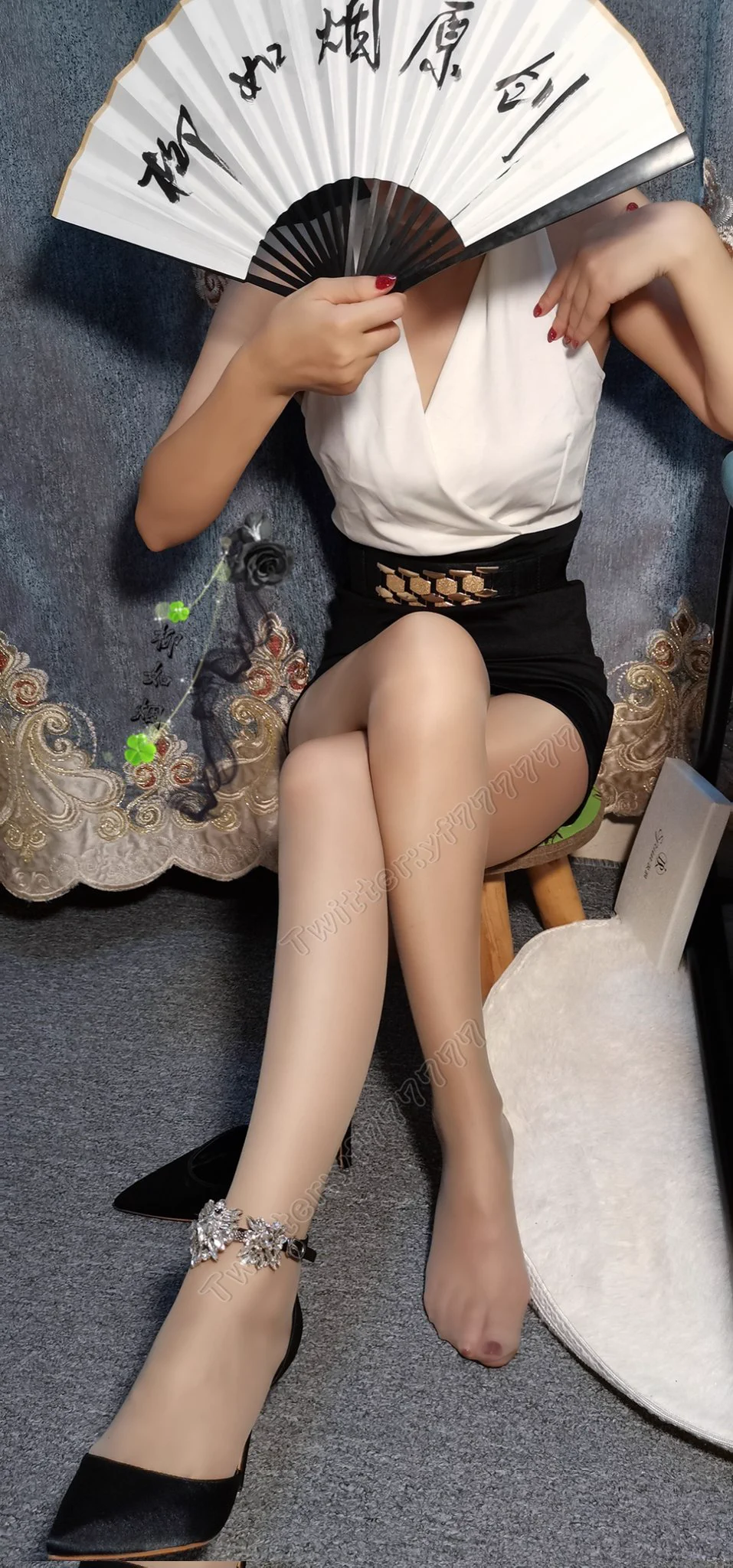 点一盏灯，听窗外雨纷纷，听往事诉心声，饮一杯酒，念流年三四轮，念故人无处寻.... @Sjrun_ （S2系列）#汲润绝妙触感 #汲润丝袜 https://t.co/I6aJWEyZBN