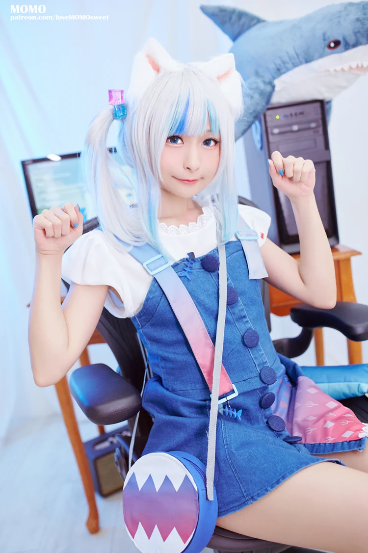 今回 #C100 の新刊、がうる・ぐらを紹介します！全部8種類サメちゃんの衣装を収録します✨この夏、サメ大量発生だよ🦈🔱#gawrt #gawrgura https://t.co/JwTxr7Dksf