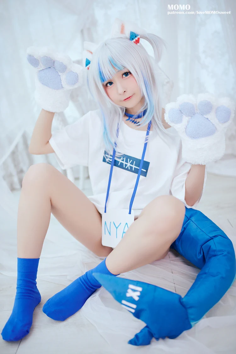 今回 #C100 の新刊、がうる・ぐらを紹介します！全部8種類サメちゃんの衣装を収録します✨この夏、サメ大量発生だよ🦈🔱#gawrt #gawrgura https://t.co/JwTxr7Dksf