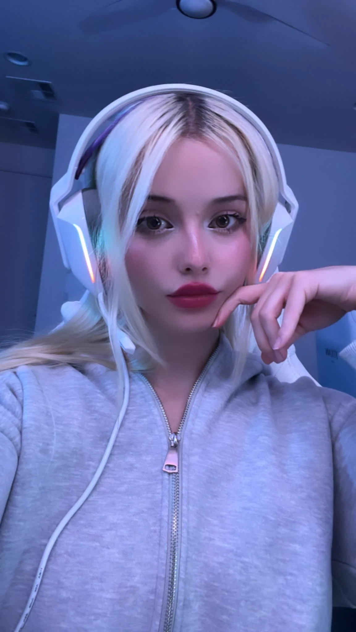 Streaming with the @DigitalxKittens 💕https://t.co/ZXZjPZNoB7 https://t.co/F51Bx7KBKT