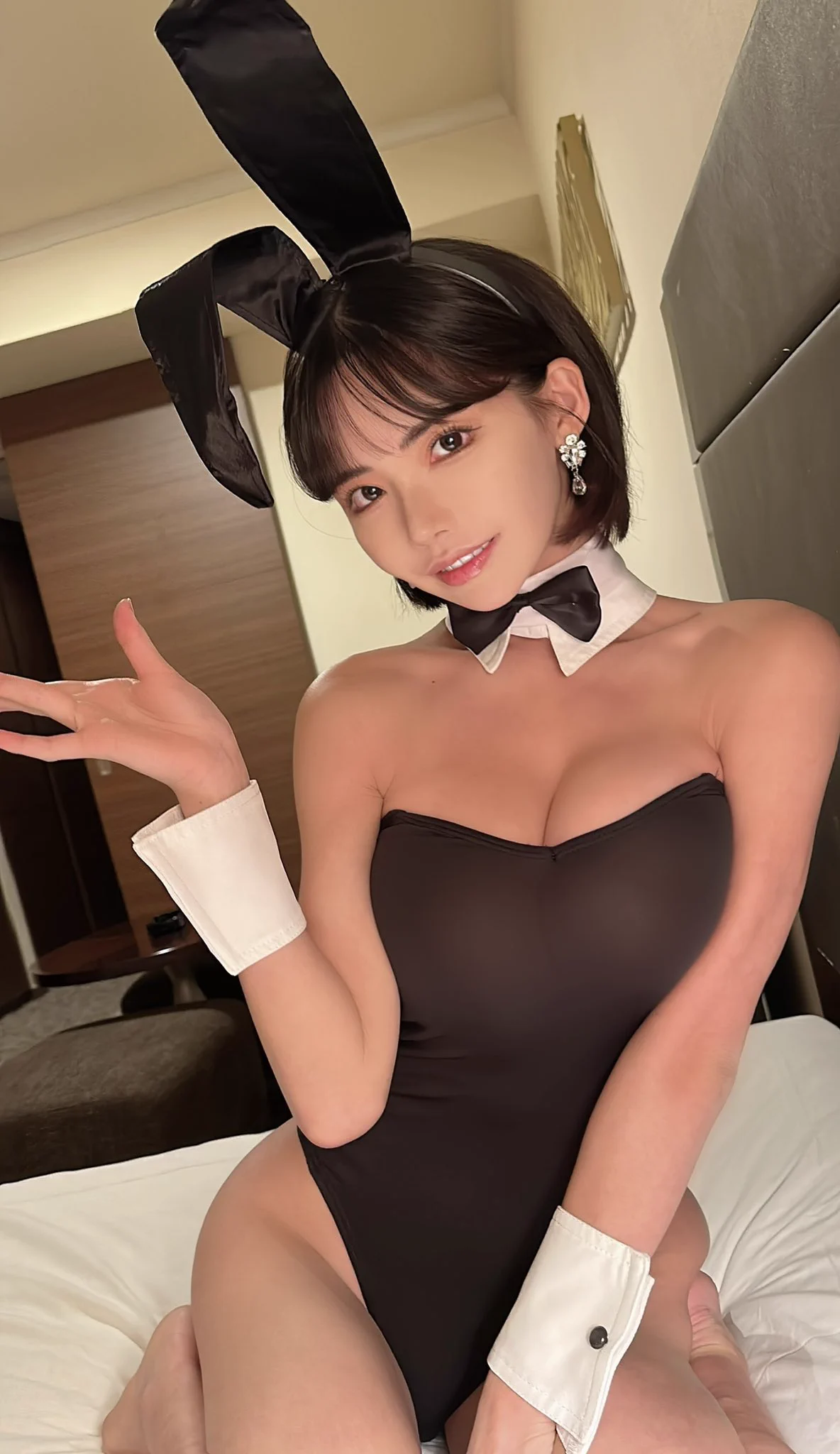 白と黒のバニーどっちが好きですか？💁‍♀️ https://t.co/IkwiY2ECzh