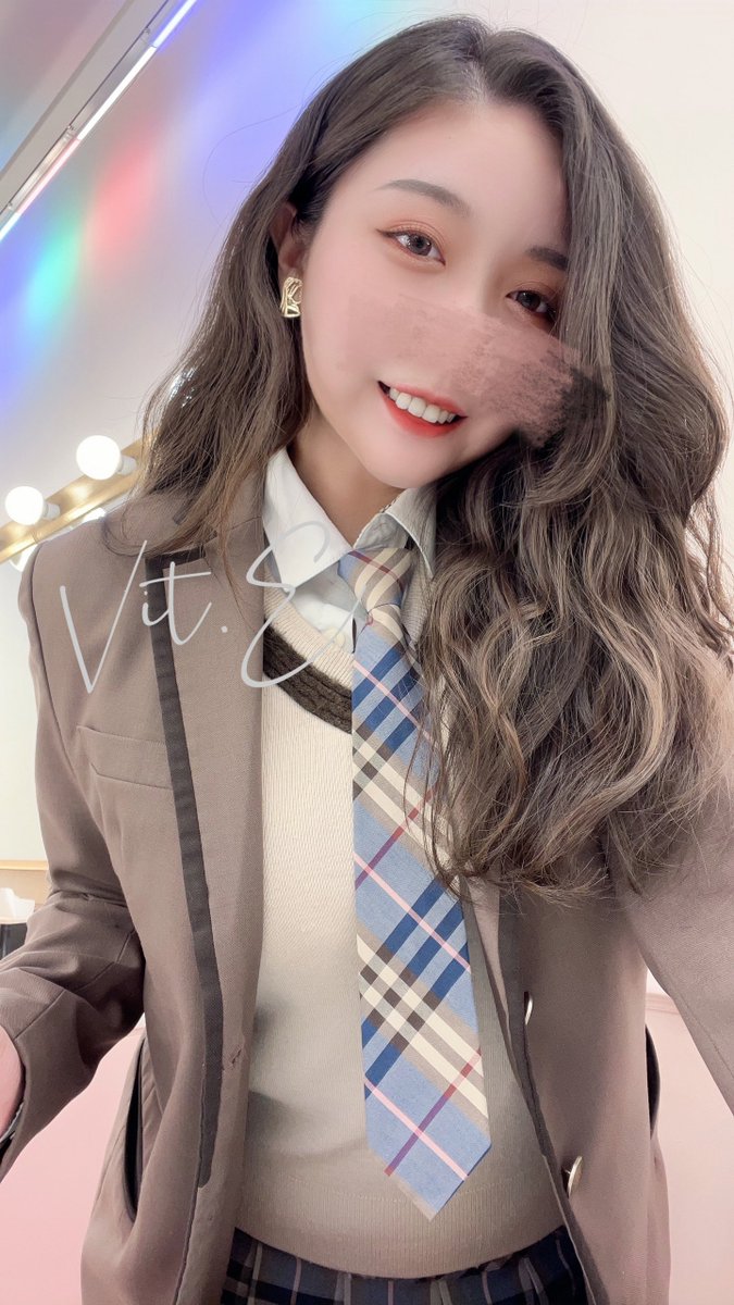 學弟，
學姐家的貓咪會後空翻唷♡

#不在辦公室 #韓式學生服 

想搬一組韓式化妝鏡燈💡回家
隨便拍隨便好看是怎樣😡 https://t.co/94Rc6lUBpY