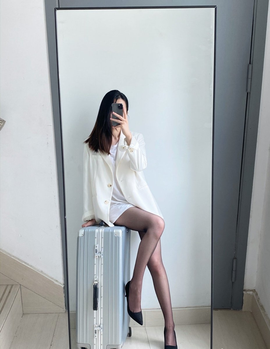 #绫 #绫云缎 
@Lingerie_0 
「云缎™0.2D」无缝款，非常丝滑，很透的黑色，非常性感😘 https://t.co/o3vws4mEX4