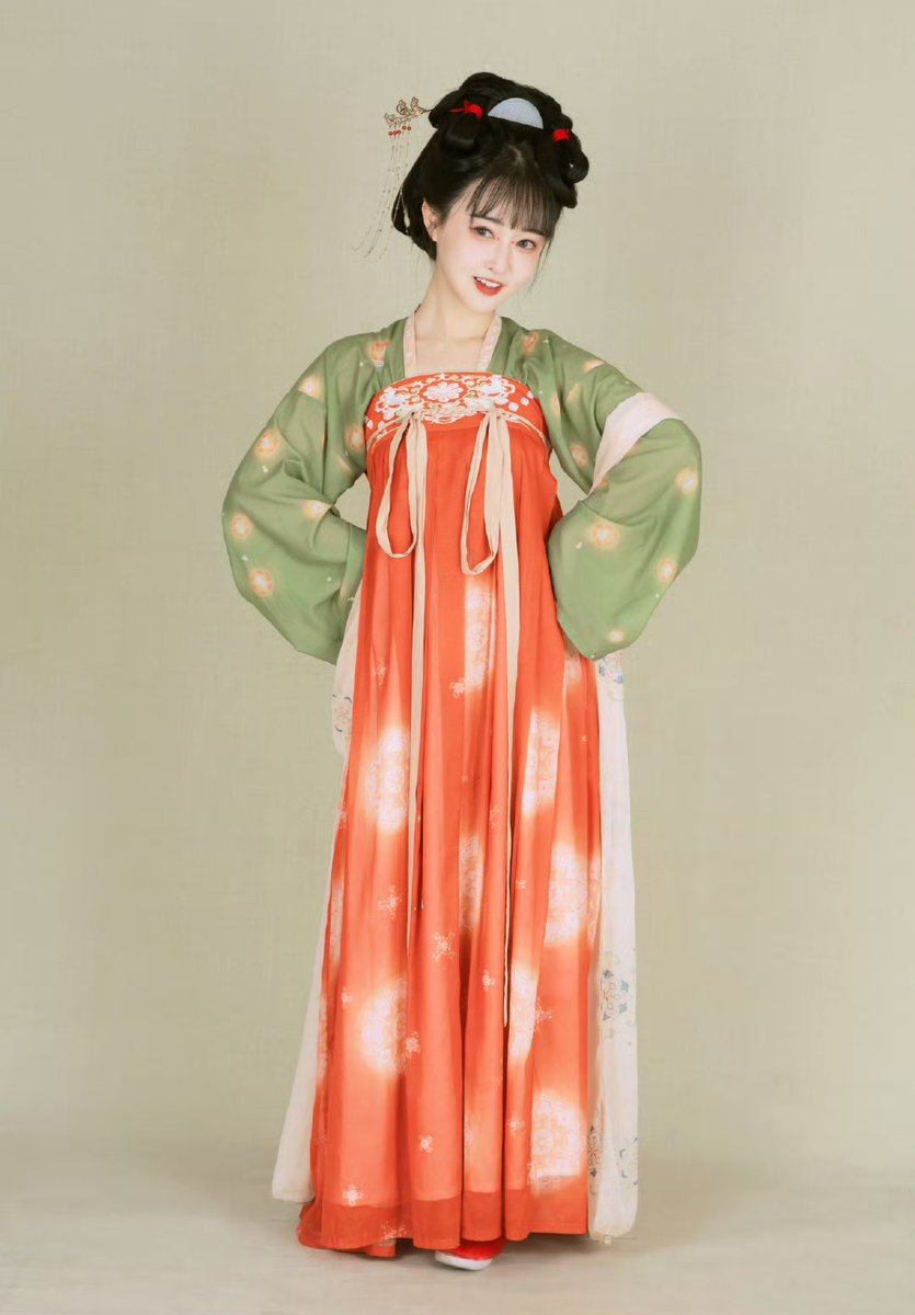 这个小姐姐好美，再胖一点更能提现大唐风韵👀 #the
tangdynasty #唐朝 https://t.co/FuxqJP5QLQ