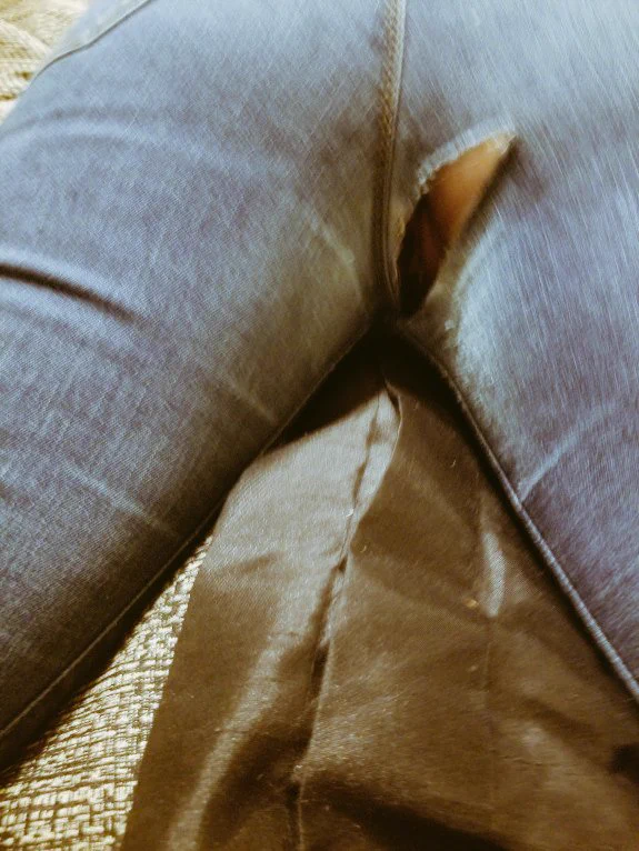 露逼牛仔裤，满足一下小粉丝的要求，记得点赞
#广州 #母狗 https://t.co/MxYgD7ujYP