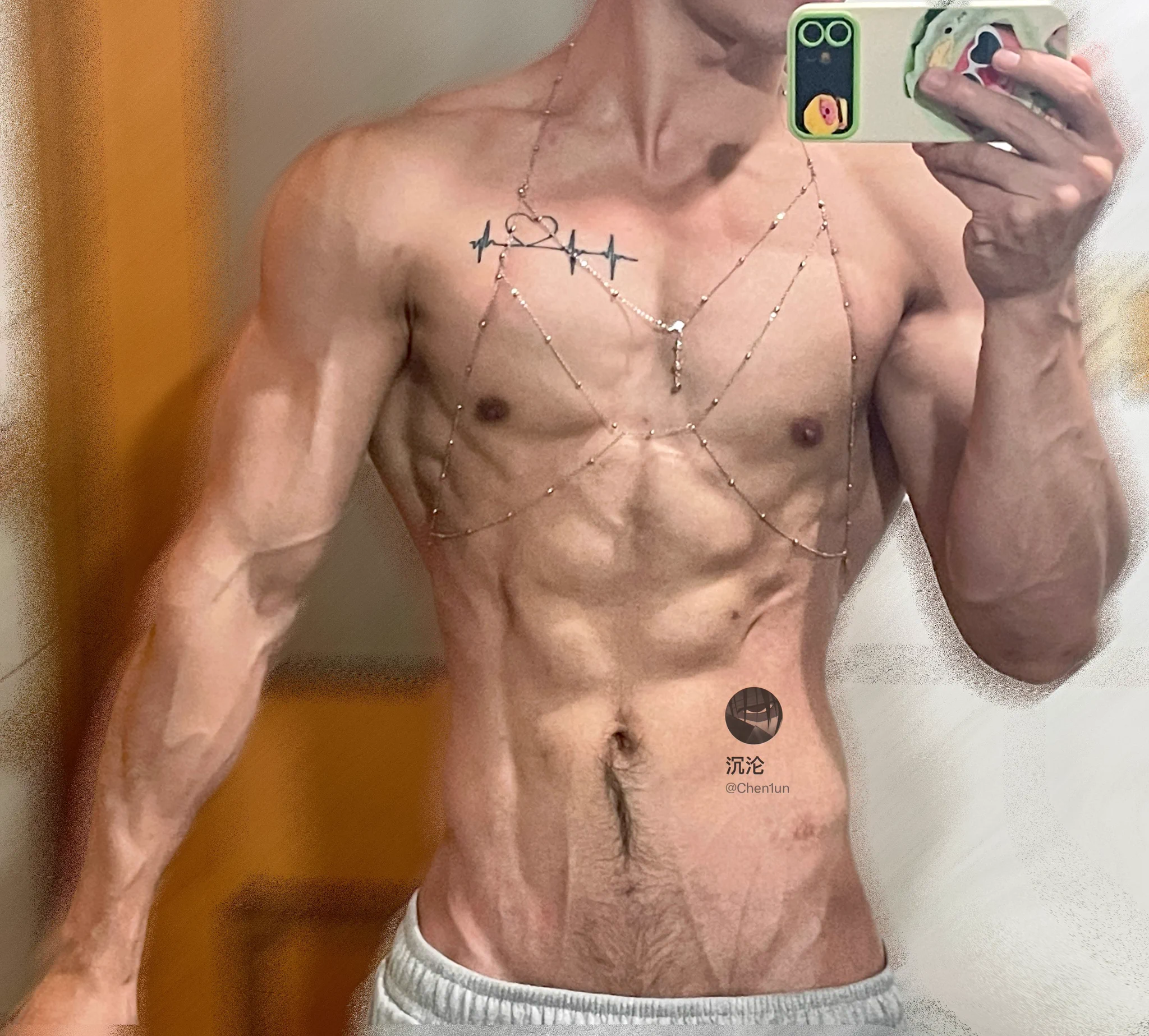 胸链穿我身上 还挺色情 🥵（过程太紧蹦开了一次 有些勒肉） https://t.co/d1YMgv9rdu