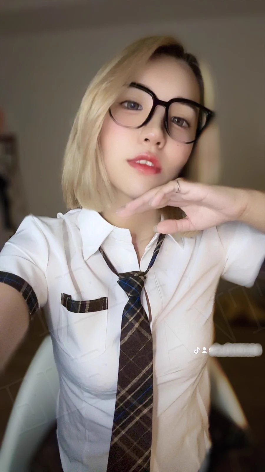 話說有這樣的同學應該天天到學校吧🤓️-本人的抖音開直播現正發燒中‼️幫我點點關注好嗎👆🤍https://t.co/D6MGb7Z5bt https://t.co/s1IAl4Sm08
