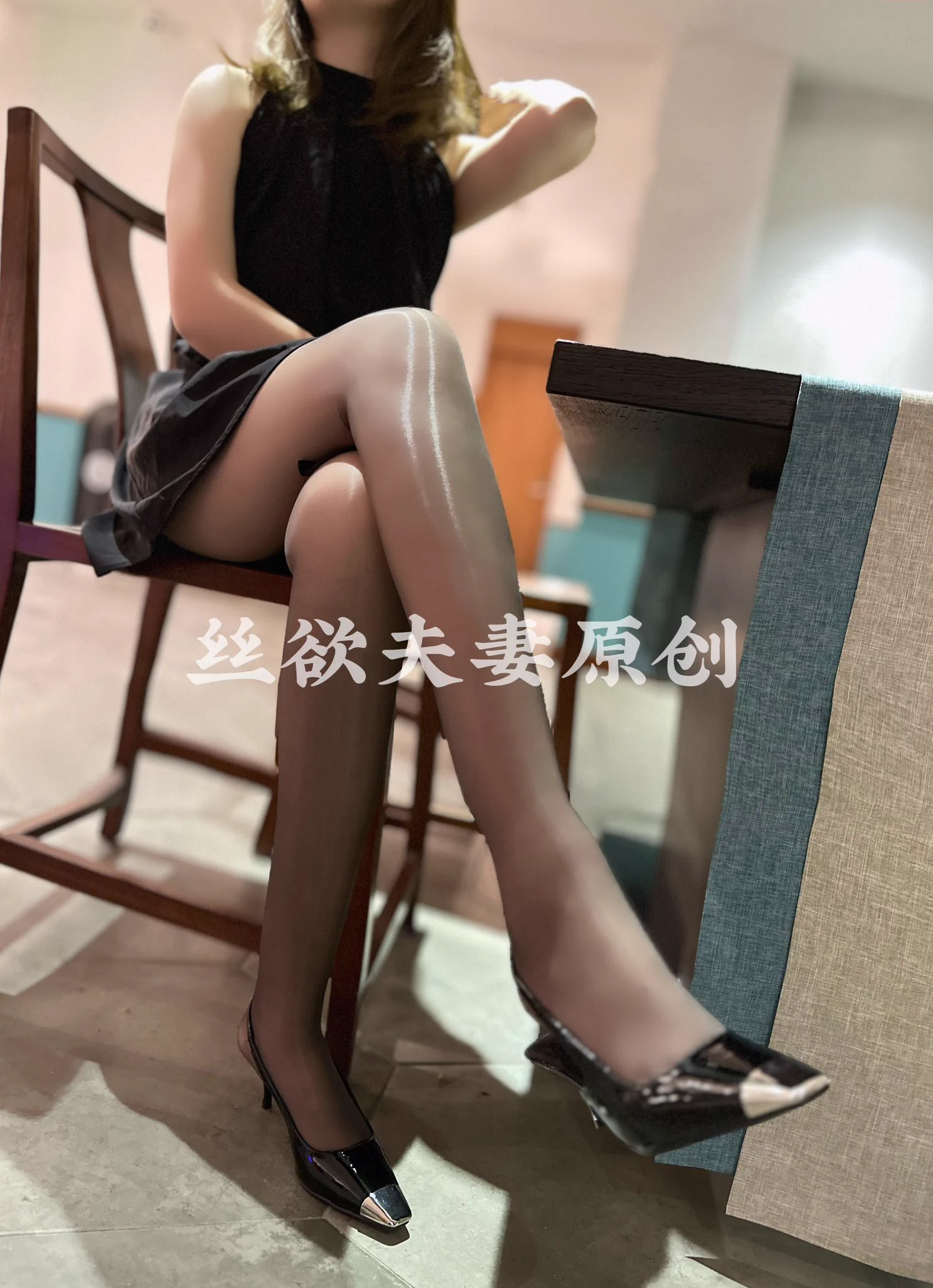 天冷就要加丝！你们想要舔鞋还是舔脚呢～～ https://t.co/tMh7YUqfOe