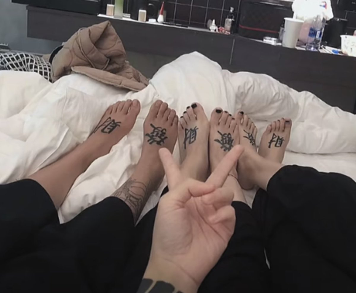 精神亲妈们的土味大字纹身高贵美脚太洗脑了啊啊

#精神小妹 #早泄 #女性崇拜 #无脑上供 #自毁 #绿帽 #脚奴 #足控 #素人开发 #冤种 #贱狗 #辱骂 #盯射 #舔狗 #反差 #榨精 #洗脑 #奴下奴 #白给 https://t.co/PT1jvPeASy