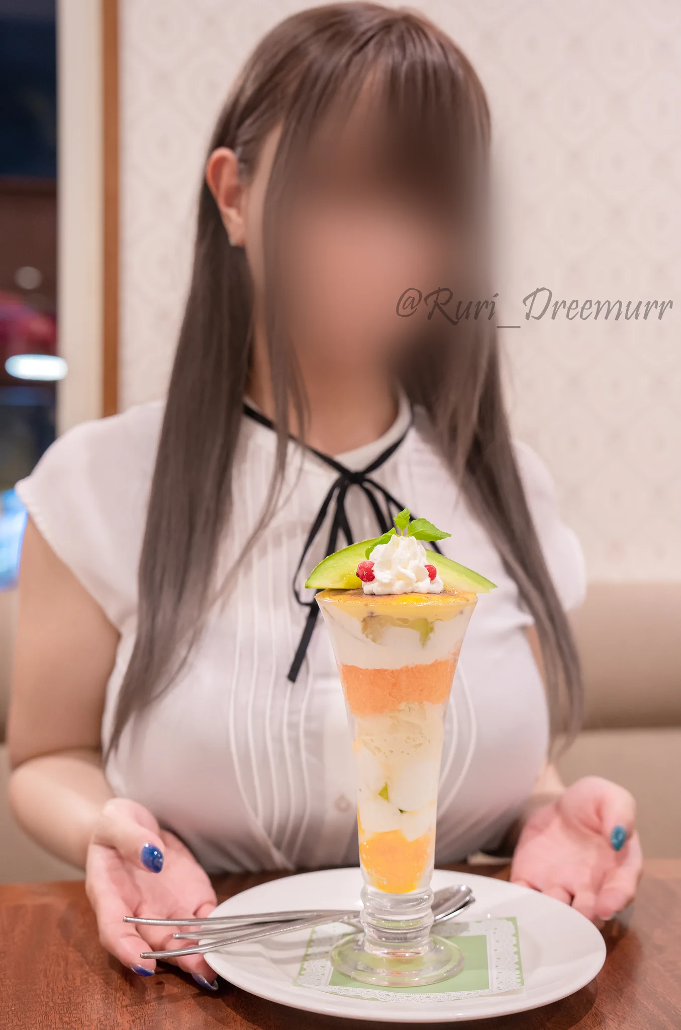 ロイホのパフェすき🍈🍨 https://t.co/thtOMBTfG5